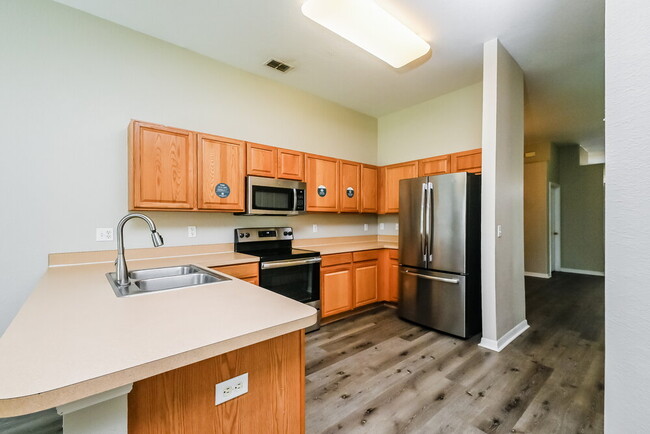 Building Photo - 1195 Lake Pl Ct