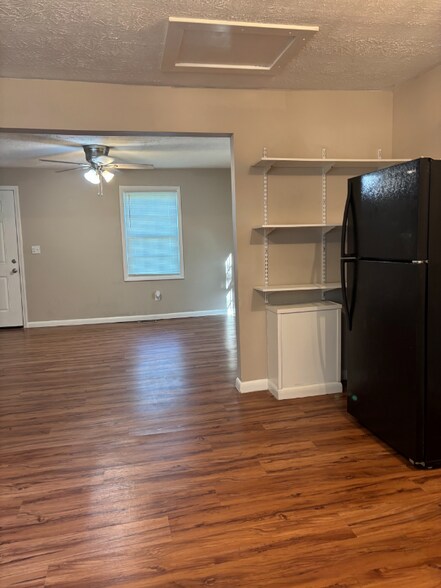 Building Photo - 235 Hillside Rd