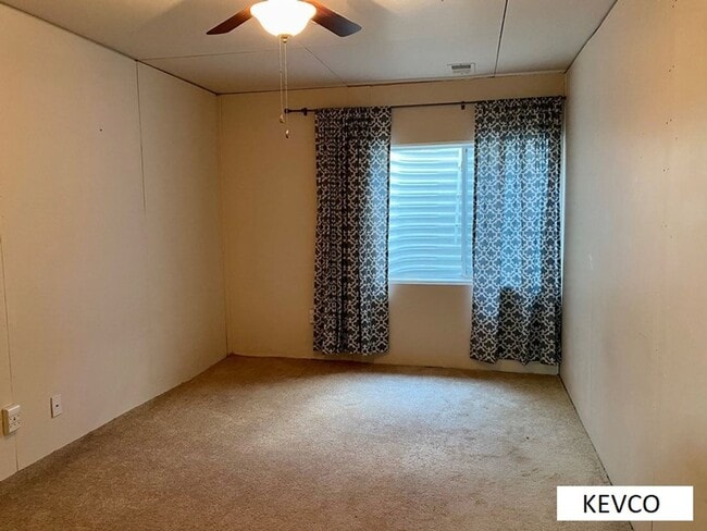 Building Photo - Amazing Three Bedroom Home With Office Space