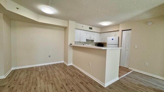 Building Photo - 7808 Sonoma Springs Cir