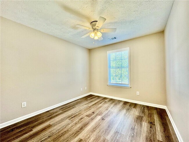 Building Photo - 3205 Northcliff Dr