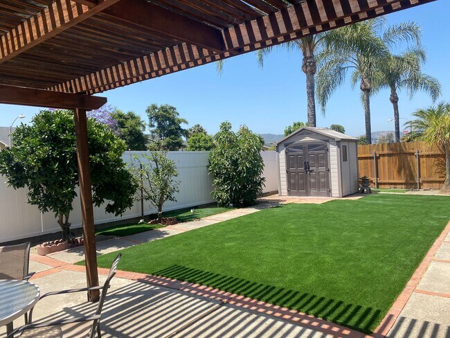 Building Photo - 3 Bedroom Home - Centrally Located with So...