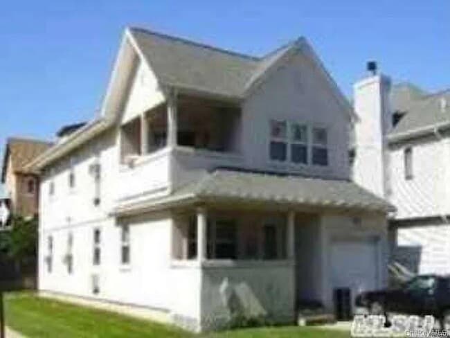 Building Photo - 457 Monroe Blvd