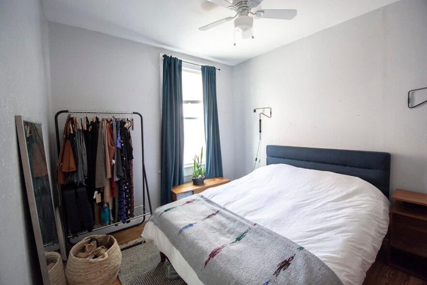 Building Photo - 812 W Russell Pl