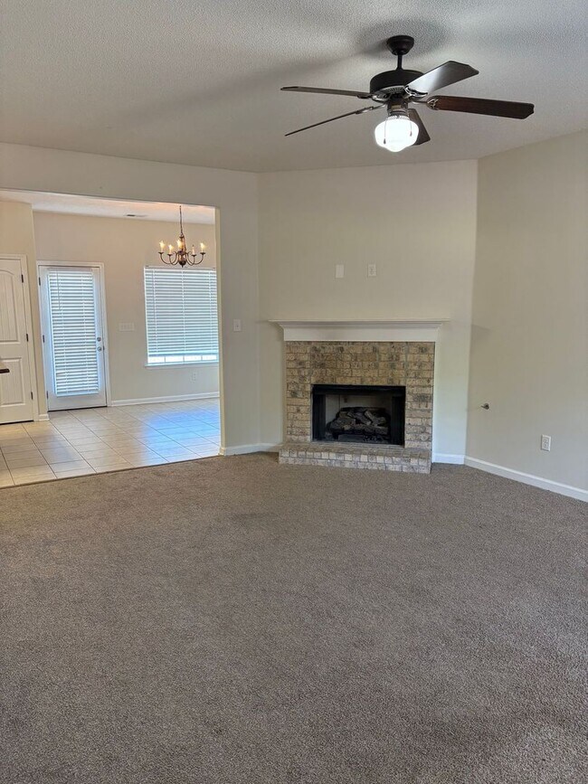 Building Photo - Spacious, Remodeled Home in Cordova