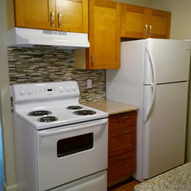 Building Photo - Cedarcrest Apart - 3
