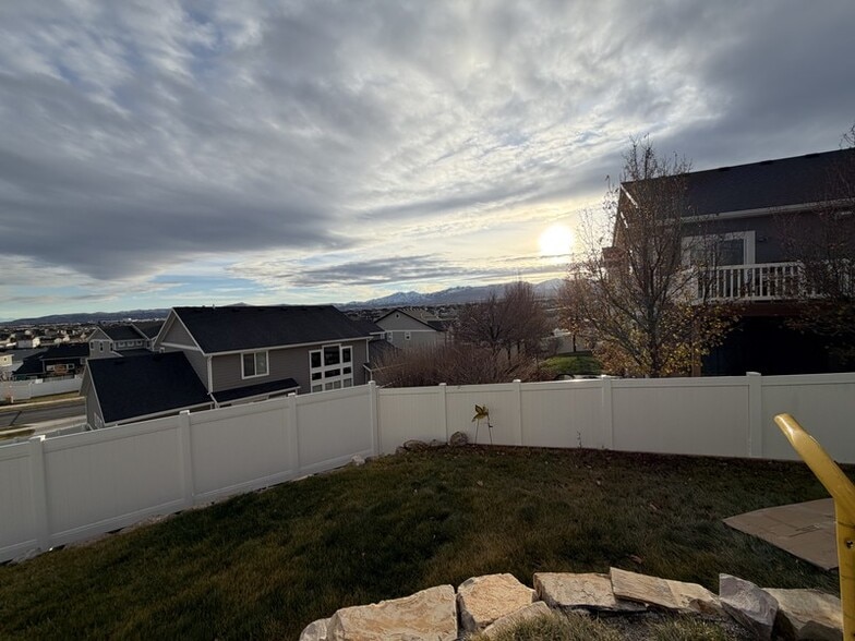 Building Photo - 7603 Scenic Maple Dr