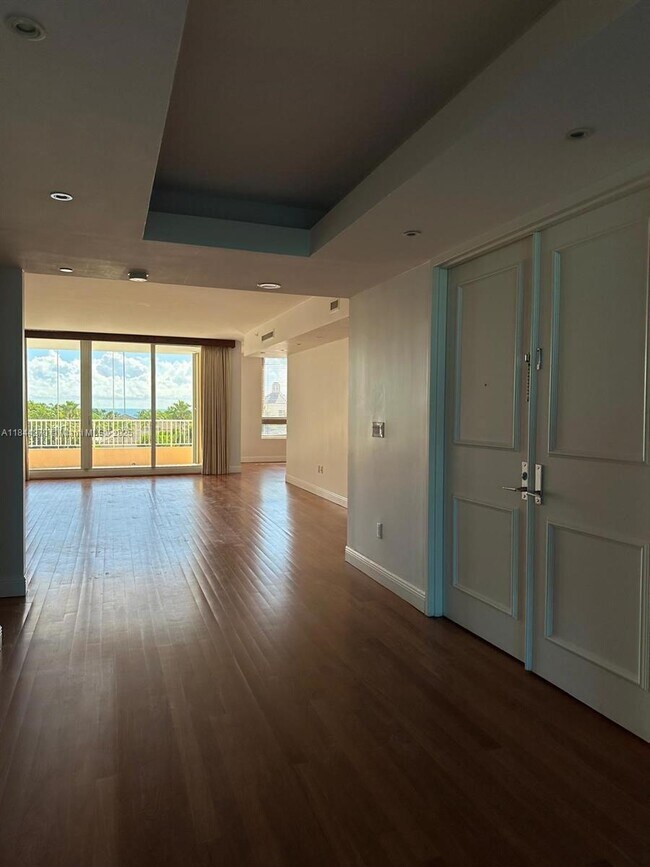 Building Photo - 785 Crandon Blvd