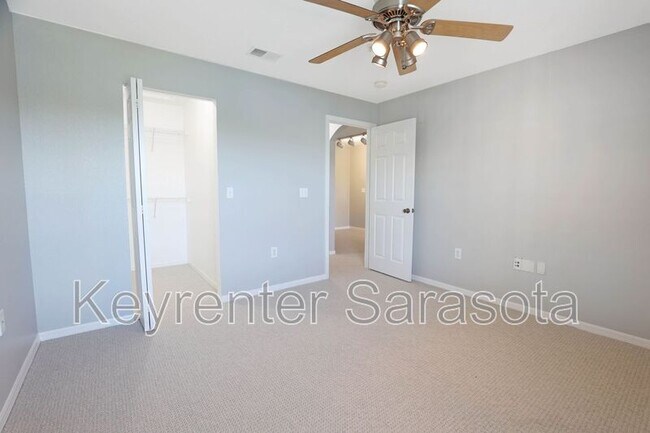 Building Photo - 8809 Manor Loop