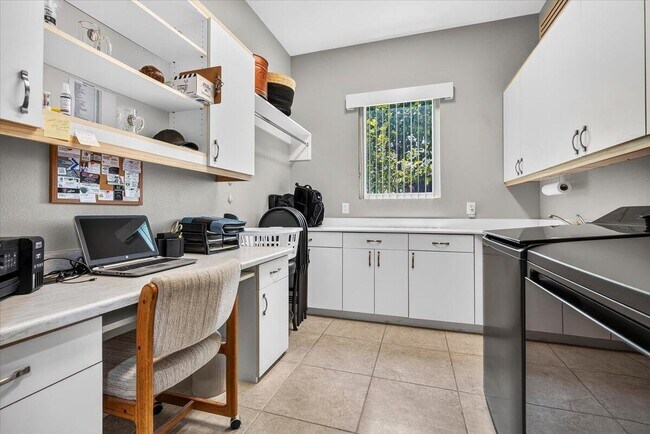 Building Photo - 39305 Fernwood Glen Ct