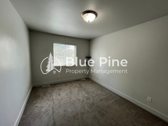 Building Photo - 196 Emery Ln