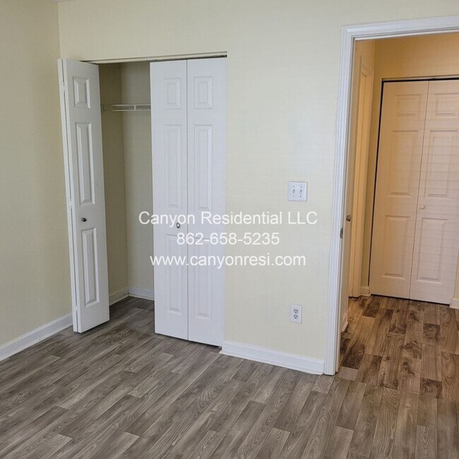 Building Photo - 461 Bedford Knoll Dr