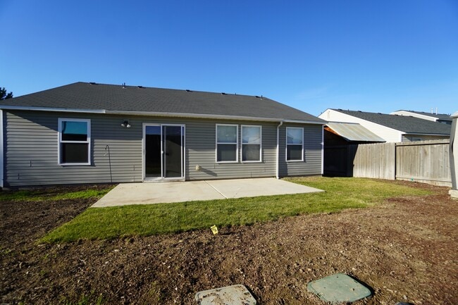 Building Photo - 16274 Silver Creek Ave