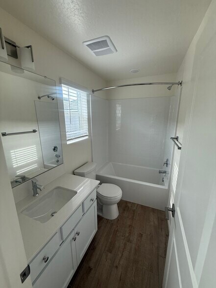 Building Photo - 1519 Redbrick Ln