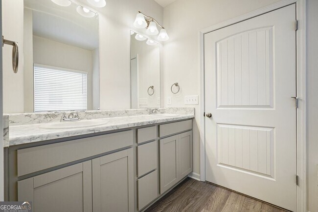 Building Photo - 529 Summerfield Ln NW