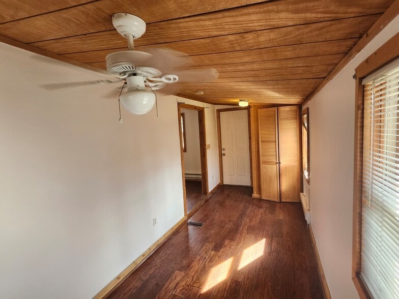 Building Photo - 5 Woodland Cir S