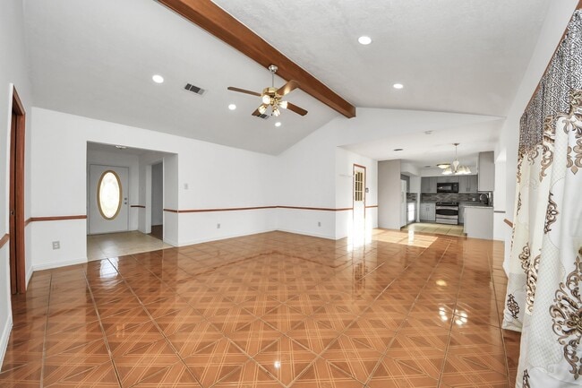 Building Photo - 13103 Suzanne St