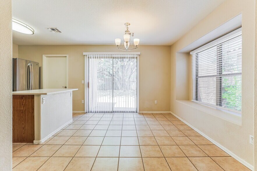 Building Photo - 120 S Valle Verde
