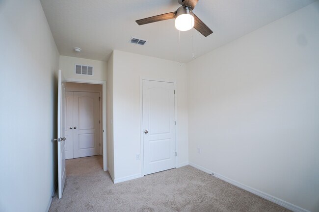 Building Photo - 2331 Gifford Dr