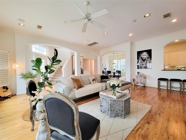 Building Photo - 1421 Bremond St