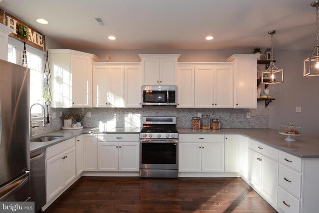 Building Photo - 326 W Hamlin Ave