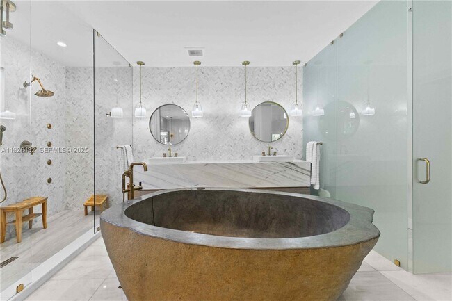 Building Photo - 9040 SW 110th Ave