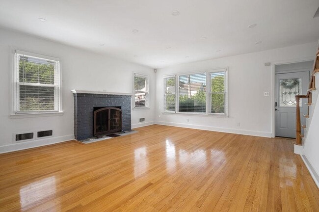 Building Photo - 82 Linden Ave