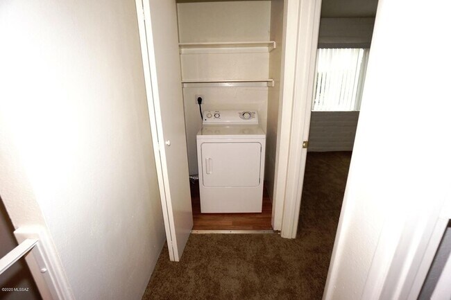 Building Photo - Great East Side Location Monte Catalina Estates