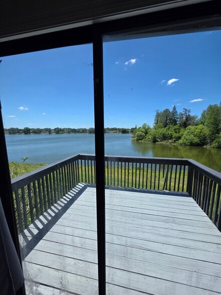 Building Photo - 16586 Brigadoon Dr