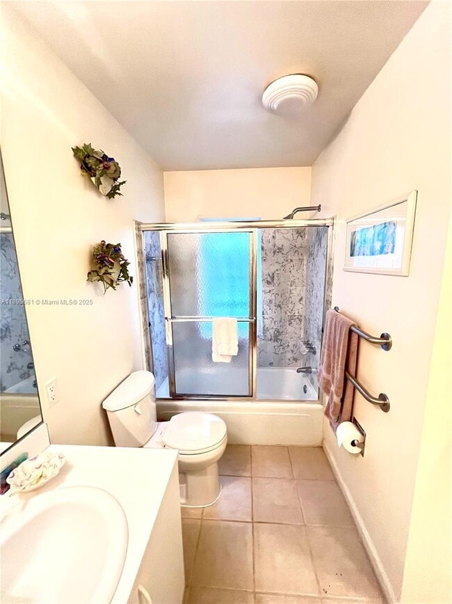 Building Photo - 6385 Bay Club Dr