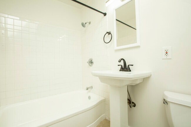 Building Photo - 316 Bridgeview Dr