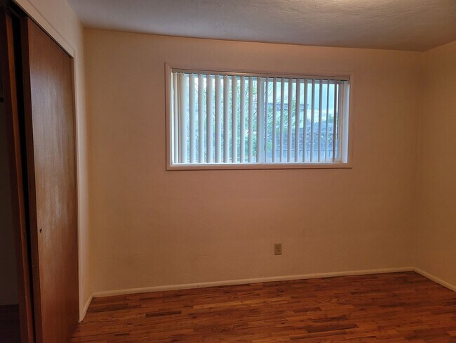 Building Photo - 01012