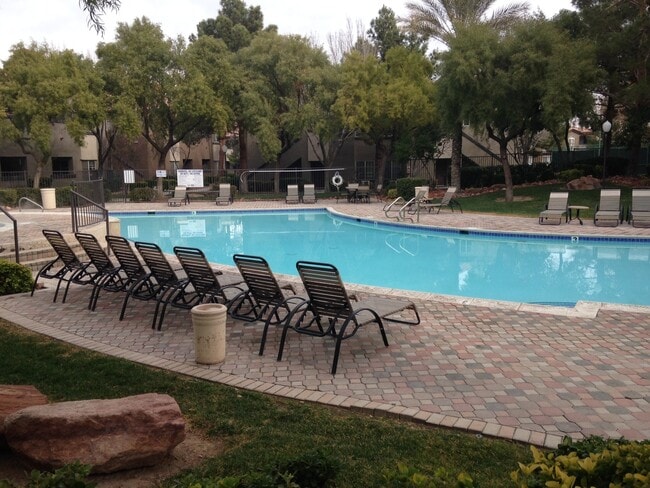 Building Photo - Terrific 2 Bedroom Condo in Sedona!