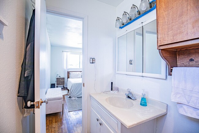 Building Photo - Spacious 3 Bedroom home with Solar Panels