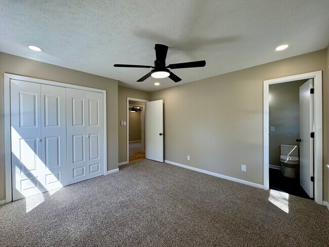 Building Photo - 1089 Torrey Dr