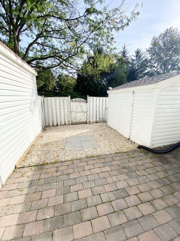 Building Photo - 538 Wellington Ct