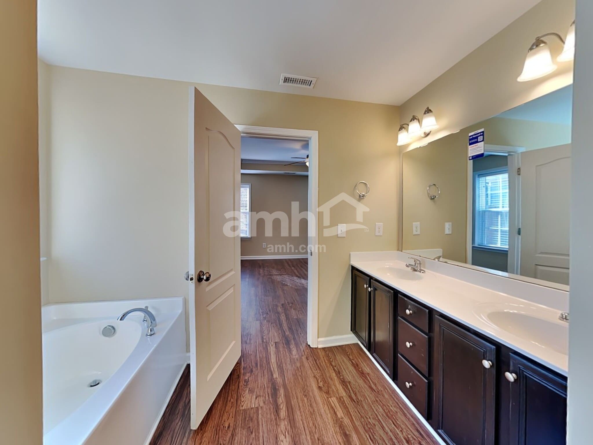 Building Photo - 416 Joneshaven Dr