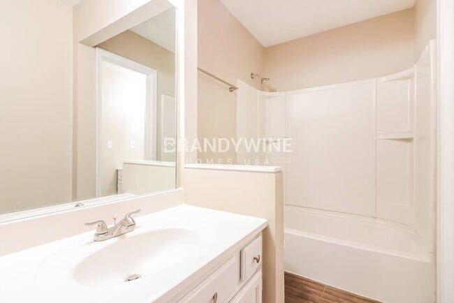 Building Photo - 506 Broadway St