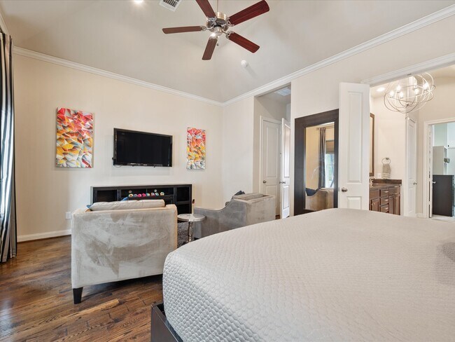 Building Photo - 249 E 27th St