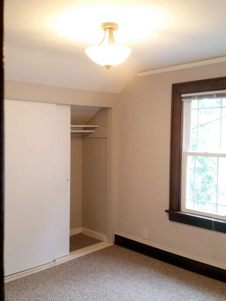 Rm 5 - 936 Drake St