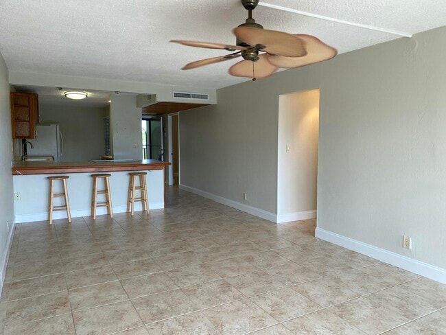 Building Photo - 4 Royal Palm Way