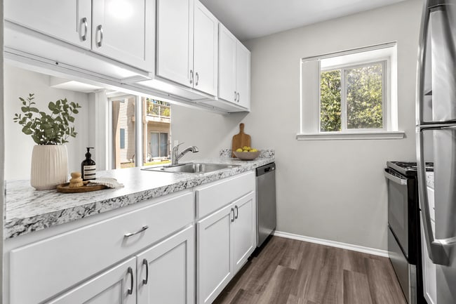 Building Photo - Glengarry Park - Waterford Twp, MI