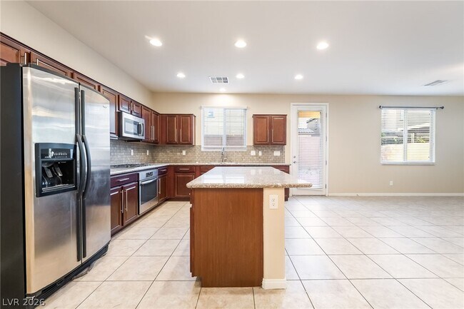 Building Photo - 121 Pictor Ave