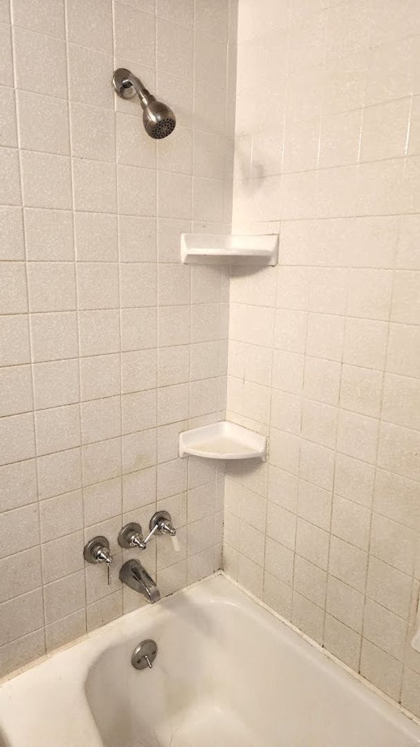 Building Photo - 3 Bed 1 Bath 1 Car Garage in the Leonhardt...