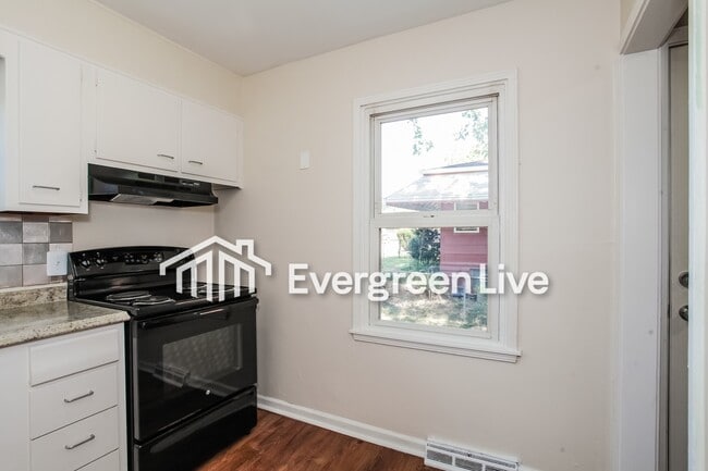 Building Photo - 5704 Chandler St