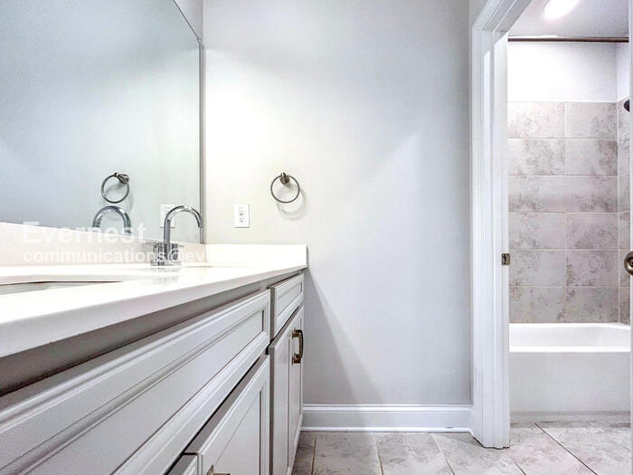 Building Photo - 331 Caledonia Ct