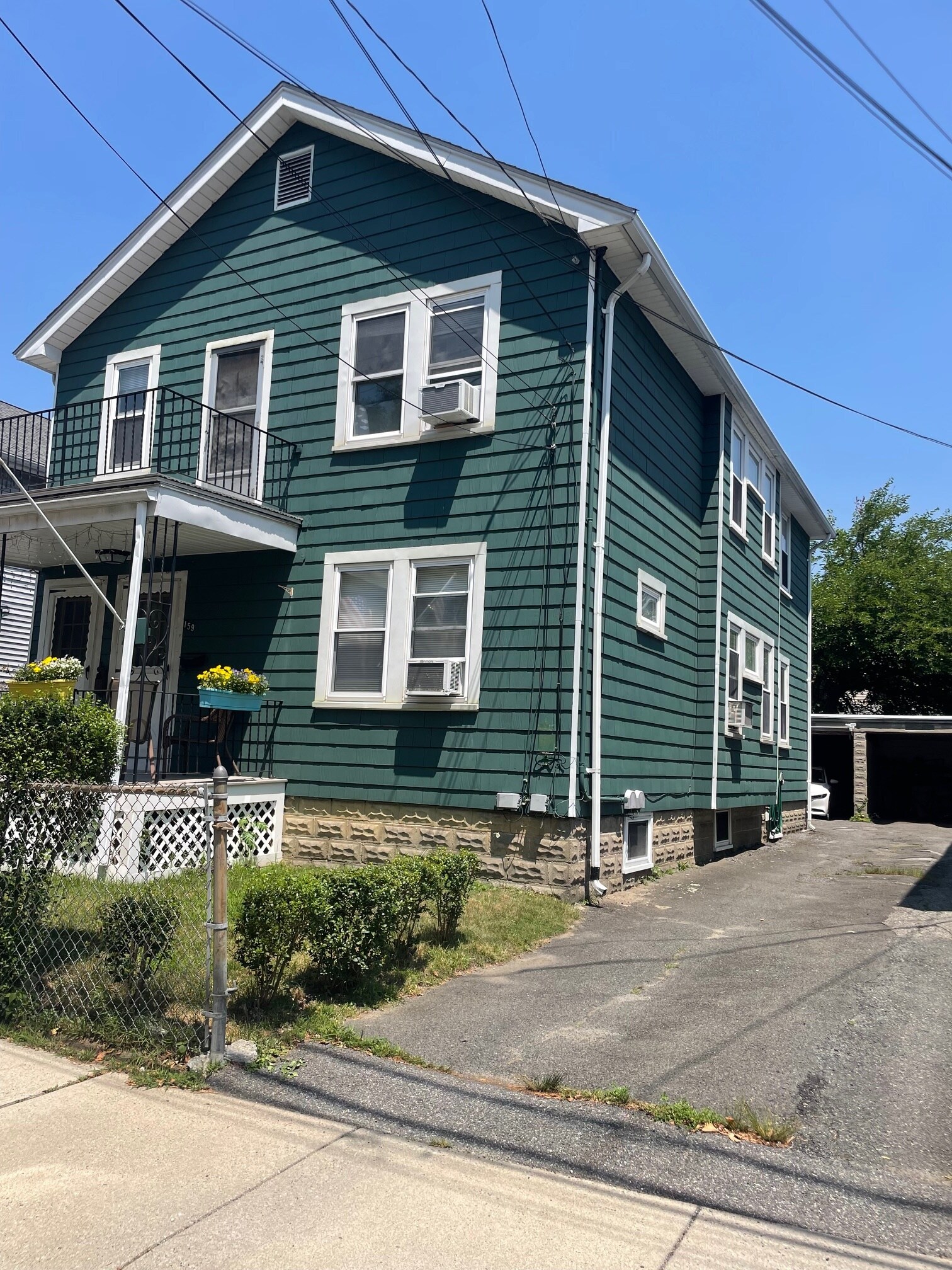 Building Photo - 161 Albion St