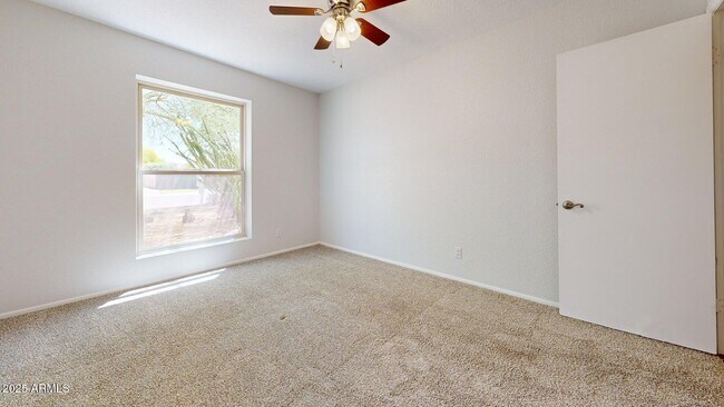 Building Photo - 2534 S Grandview Ave