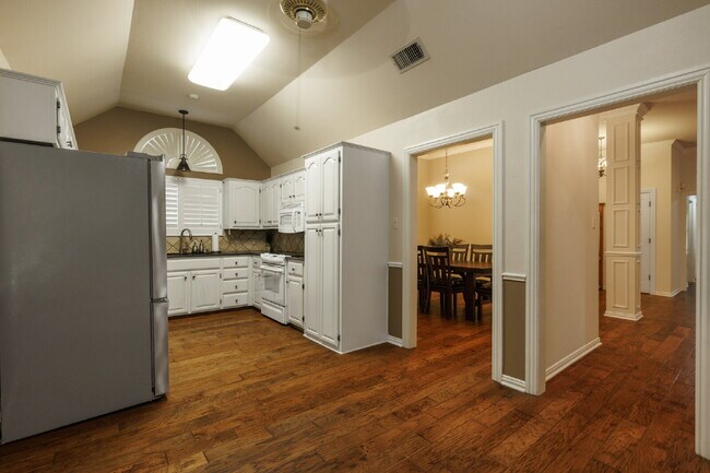 Building Photo - Furnished and For Lease