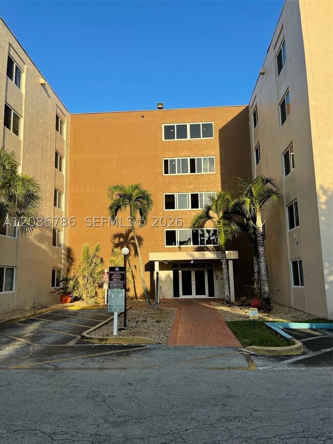 Building Photo - 6950 Miami Gardens Dr